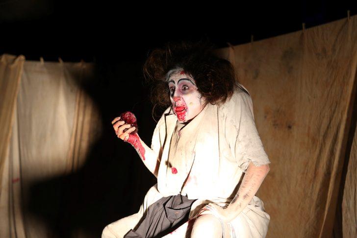 19. Uluslararası Gümüşlük Müzik Festivali'nde "Şatonun Altında" tiyatro oyunu sahnelendi G3