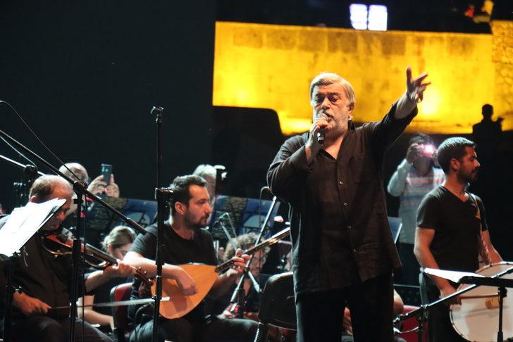 Cendere Köprüsü'nde İzmir Devlet Senfoni Orkestrası ile Kahtalı Mıçe sahne aldı G4