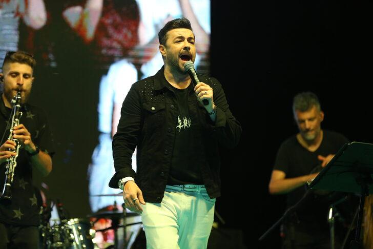 Şarkıcı Burak Kut Sakarya'da konser verdi G1