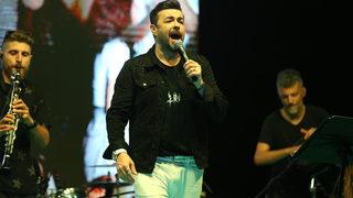 Şarkıcı Burak Kut Sakarya'da konser verdi