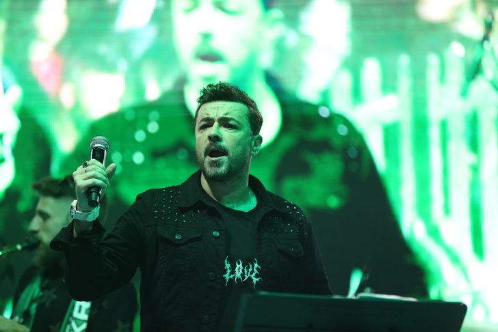 Şarkıcı Burak Kut Sakarya'da konser verdi G2