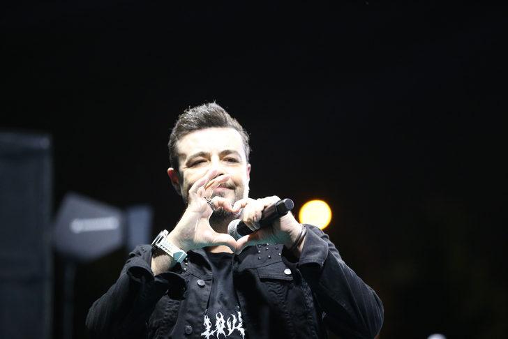 Şarkıcı Burak Kut Sakarya'da konser verdi G4