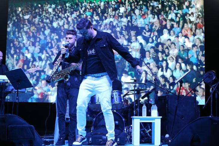 Şarkıcı Burak Kut Sakarya'da konser verdi G5