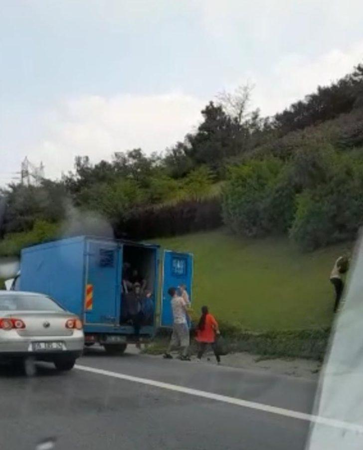 TEM'de arıza yaptı, gerisini kimse beklemiyordu! Kamyonetin kasasından fırlayıp koşarak kaçtılar G2