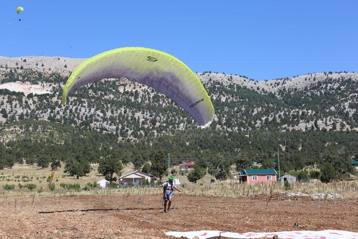 Mersin'de uçuş tutkunları paraşüt şenliğinde buluştu G2