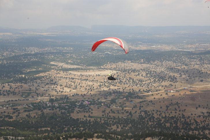 Mersin'de uçuş tutkunları paraşüt şenliğinde buluştu G3