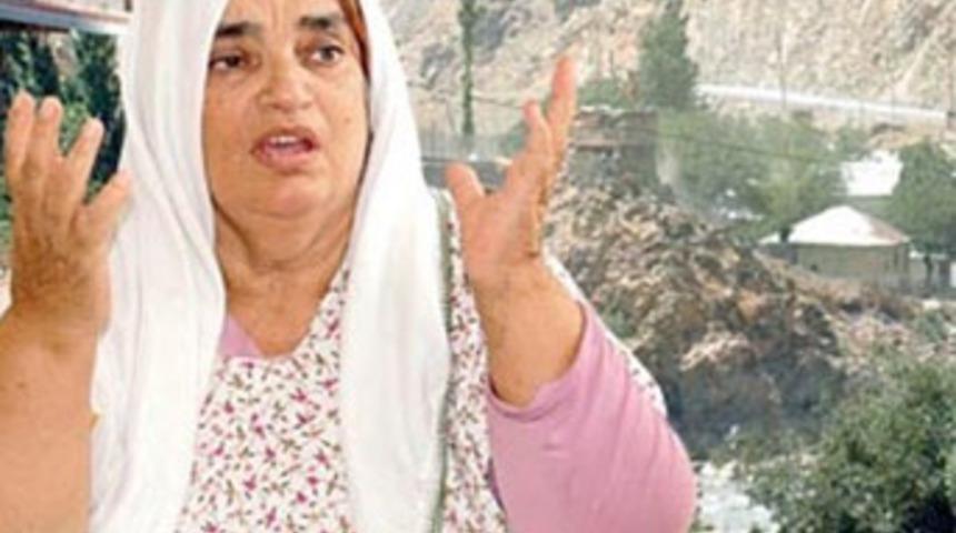 Mehmet&ccedil;ik, anne ve kızlarına siper oldu