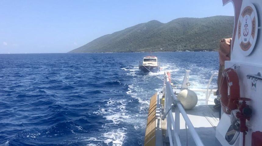 Bodrum'da sürüklenen tekne ekiplerce kurtarıldı