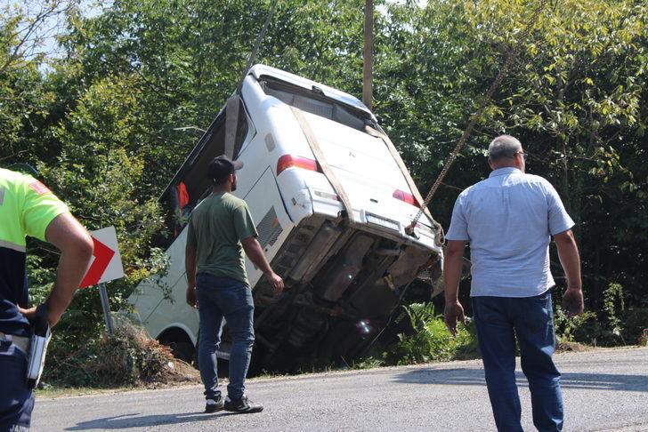 GÜNCELLEME 3 - Bursa'da tur otobüsünün yoldan çıktığı kazada 5 kişi öldü, 38 kişi yaralandı G2
