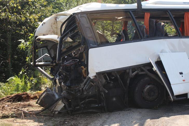 GÜNCELLEME 3 - Bursa'da tur otobüsünün yoldan çıktığı kazada 5 kişi öldü, 38 kişi yaralandı G4