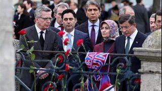 Davutoğlu Sultanahmet'i ziyaret etti