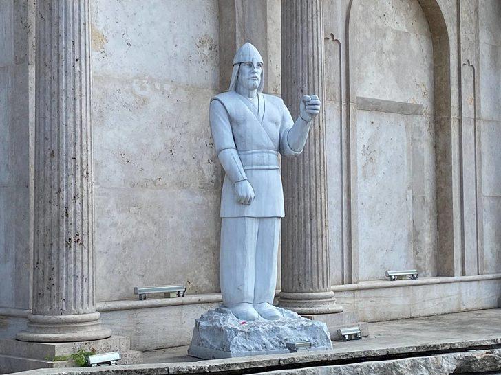 Düzce'de asker heykelinin kaybolan mızrağının bulunması için çalışma başlatıldı G1