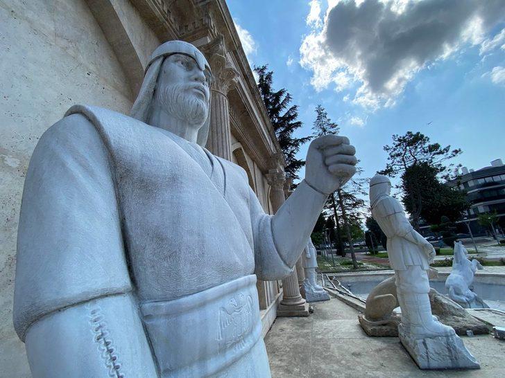 Düzce'de asker heykelinin kaybolan mızrağının bulunması için çalışma başlatıldı G5
