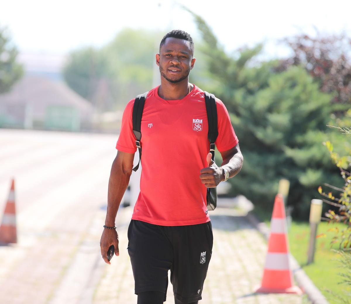 Sivasspor, Beşiktaş ma&ccedil;ı i&ccedil;in İstanbul'a gitti