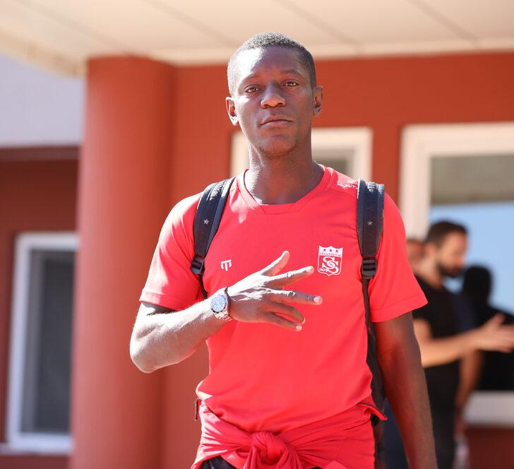 Sivasspor, Beşiktaş maçı için İstanbul'a gitti G3