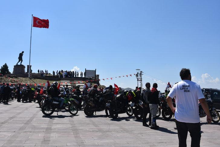 Motosikletliler Büyük Taarruz'un yıl dönümü etkinliği için Kocatepe'den yola çıktı G1