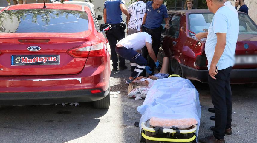 Bir garip olay! 'Mutluyuz' yazılı araçlarının yanında bıçaklandı, ifadesi şaşkına çevirdi