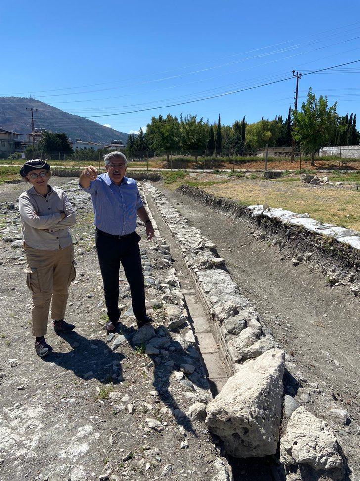 Hatay'da antik hipodromdaki kazı çalışmaları sürüyor G2