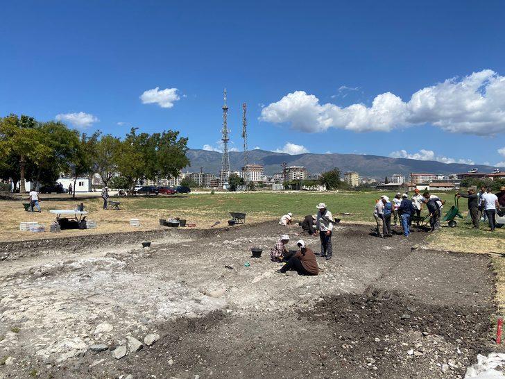 Hatay'da antik hipodromdaki kazı çalışmaları sürüyor G3