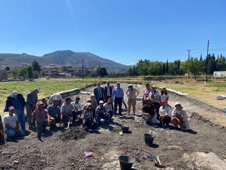 Hatay'da antik hipodromdaki kazı çalışmaları sürüyor G4