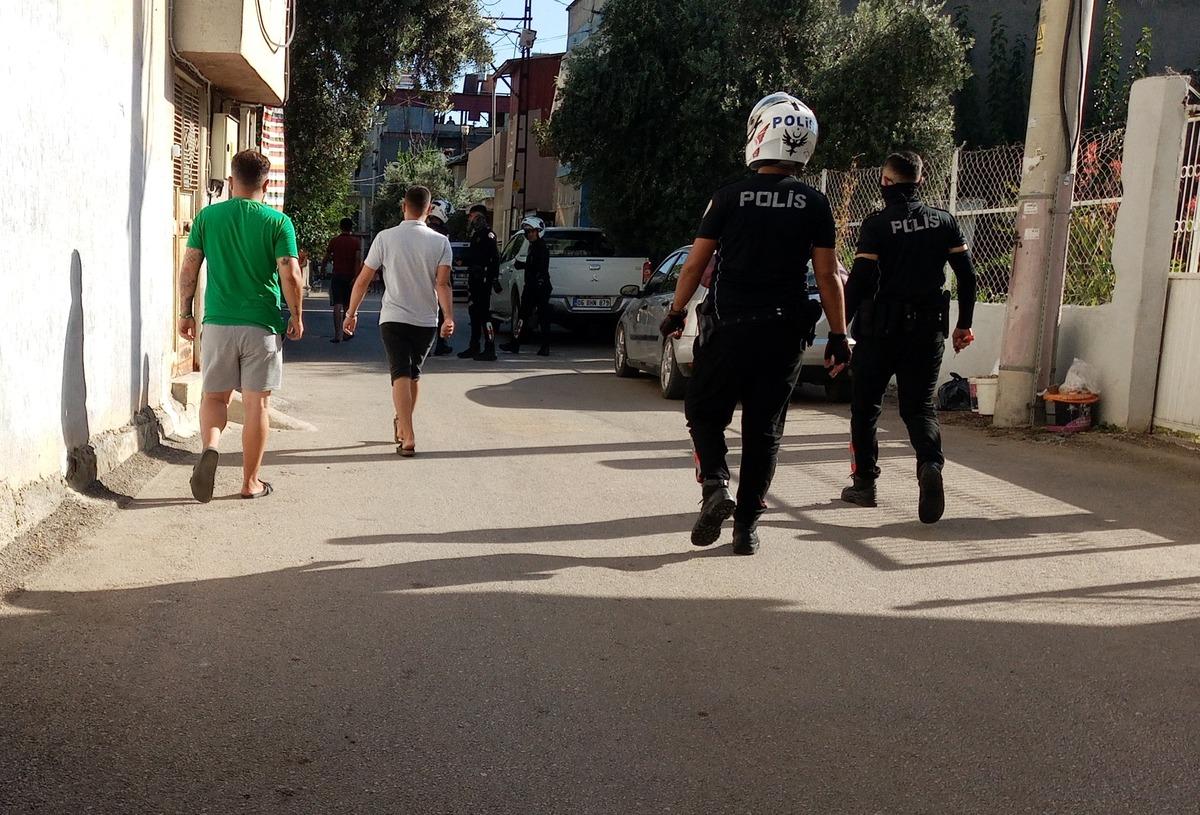 Adana'da &ccedil;ıkan silahlı kavgada 2 kişi yaralandı