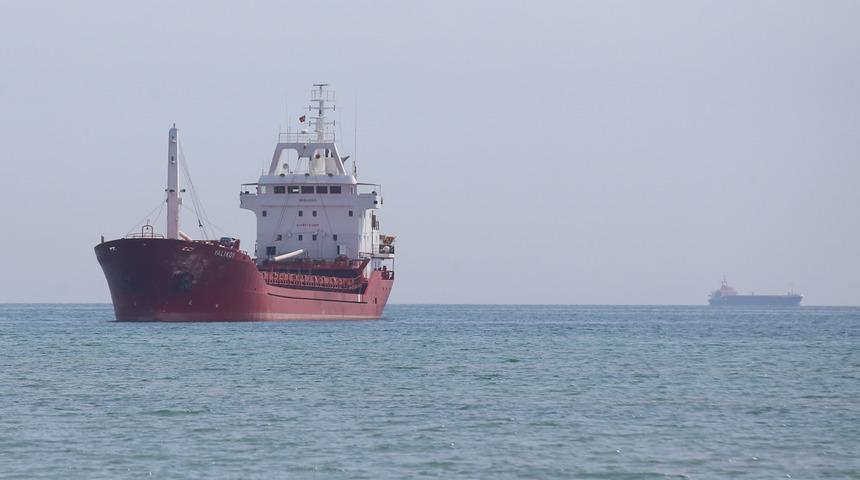 Çanakkale açıklarında karaya oturan kargo gemisi kurtarıldı