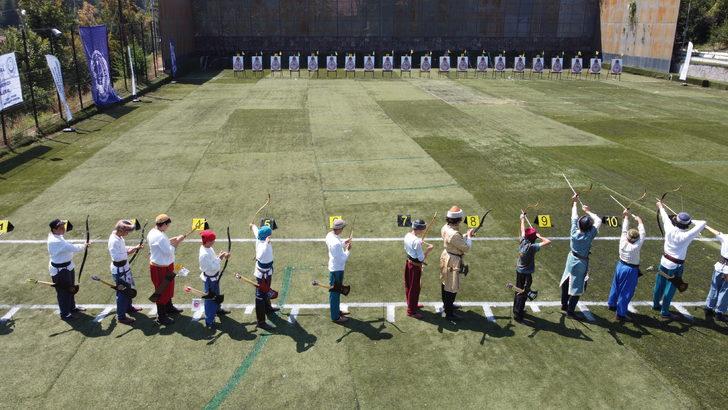 Kütahya'da geleneksel okçular Zafer Kupası için yarıştı G3