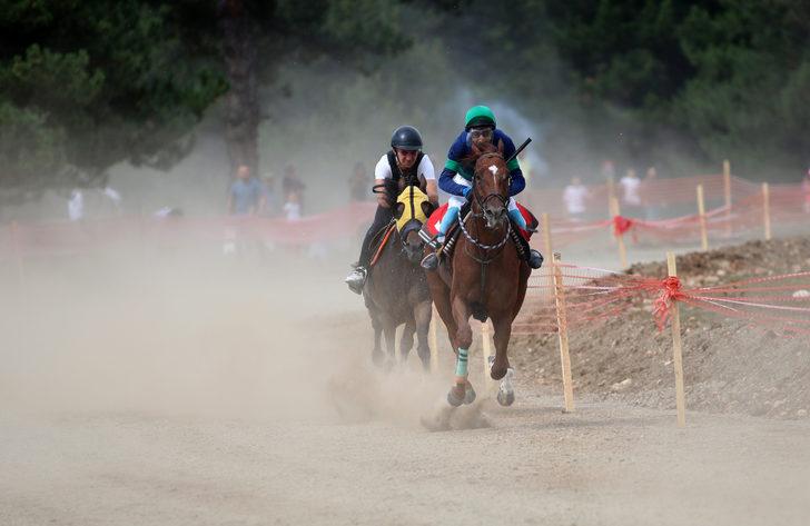 Kastamonu'da 31. Geleneksel Atatürk ve İstiklal Kupası At Yarışları düzenlendi G3