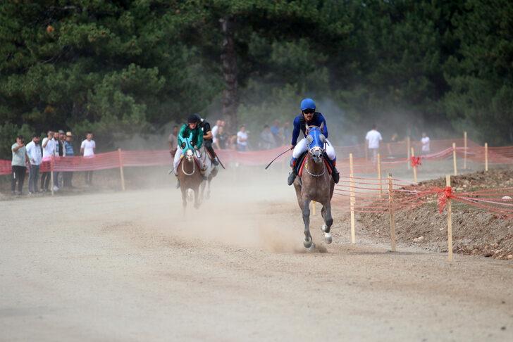 Kastamonu'da 31. Geleneksel Atatürk ve İstiklal Kupası At Yarışları düzenlendi G5