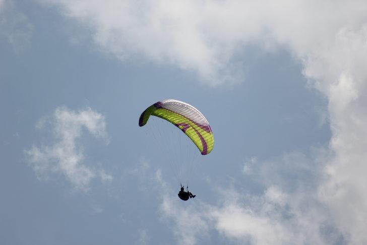 Afyonkarahisar'da yamaç paraşütü pilotları "Büyük Taarruz" için havalandı G4