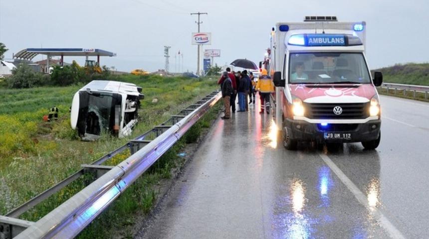 Çorum'da otobüs tarlaya uçtu 1'i ağır 21 yaralı