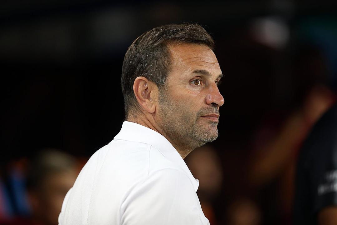 Galatasaray Teknik Direkt&ouml;r&uuml; Okan Buruk canlı yayında transferi a&ccedil;ıkladı! "3 transfer yapacağız, oyuncumuz bizimle kalacak!"