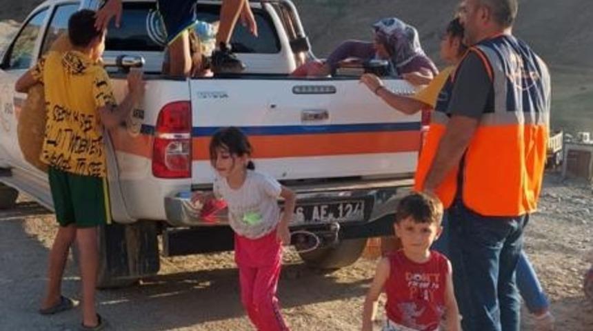 Su seviyesinin yükseldiği Kezer Çayı'nda mahsur kalan 7 kişilik aile kurtarıldı