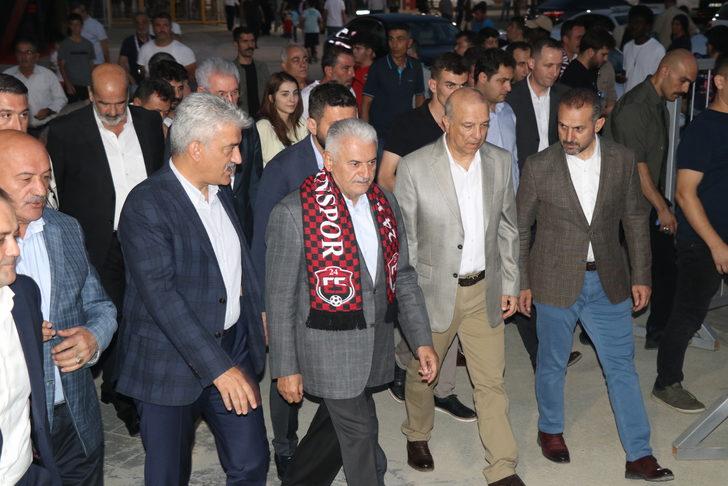 AK Parti'li Yıldırım, Anagold 24Erzincanspor-Tarsus İdman Yurdu maçını izledi G2