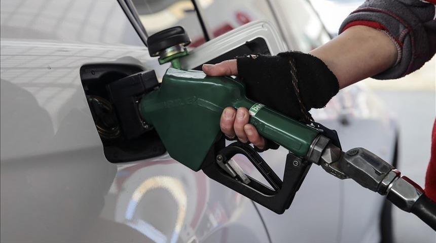 İndirimin ömrü kısa sürdü! Akaryakıt tabelası bu gece değişiyor, araç sahipleri dikkat! Pompaya hemen yansıyacak... 13 Mart güncel motorin, LPG ve benzin fiyatları...