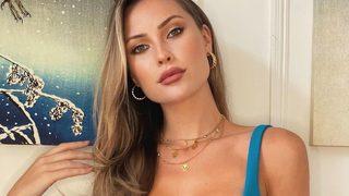 Serdar Ortaç'ın eski eşi Chloe Loughnan göğüs dekolteli poz verdi!