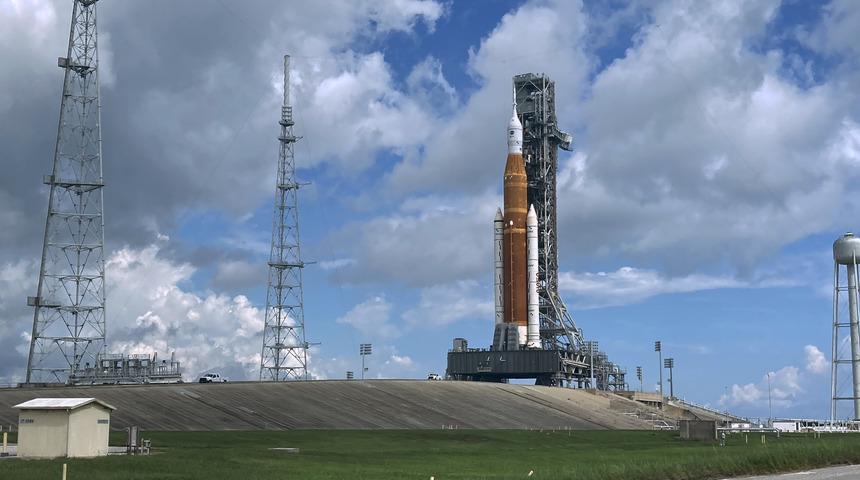 NASA, tekrar Ay'a gitmek için ilk adımı gecikmeli de olsa atacak! Tarihi fırlatmanın yeni günü belli oldu