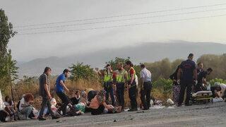 Düğünden dönerken faciayı yaşadılar! Ağır yaralılar var