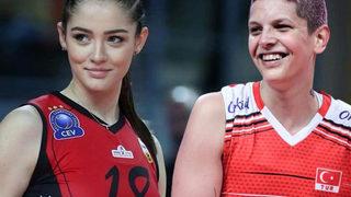 Ebrar Karakurt yarı çıplak dansçıyı paylaştı! Yaşıyorsun bu hayatı