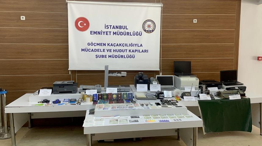 İstanbul'da yabancı uyruklulara sahte belge d&uuml;zenleyen 4 ş&uuml;pheli yakalandı