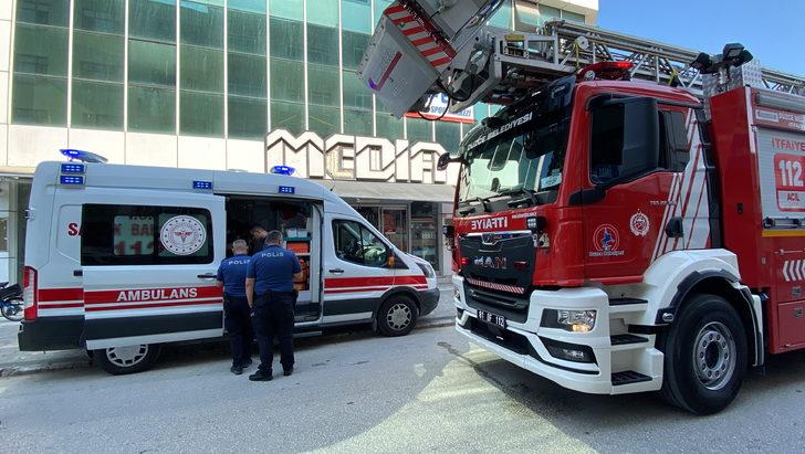 Düzce'de evde mahsur kalınca panik atak geçiren kadını itfaiye kurtardı G1