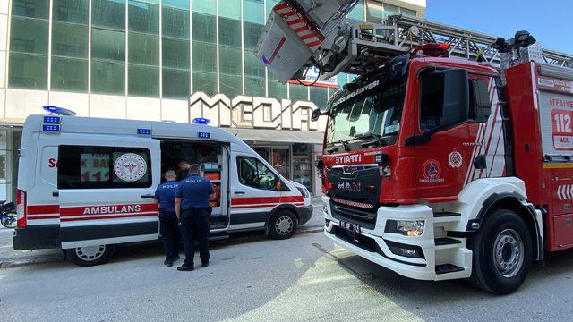 Düzce'de evde mahsur kalınca panik atak geçiren kadını itfaiye kurtardı