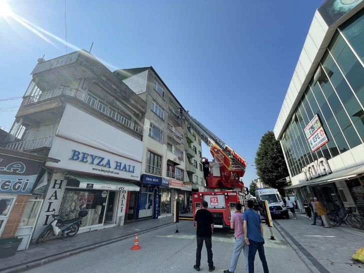 Düzce'de evde mahsur kalınca panik atak geçiren kadını itfaiye kurtardı G2