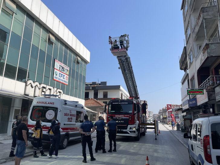 Düzce'de evde mahsur kalınca panik atak geçiren kadını itfaiye kurtardı G5