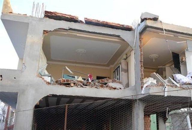 Diyarbakır da eş zamanlı saldırı: 1 şehit, 3 ü bebek 5 ölü 1