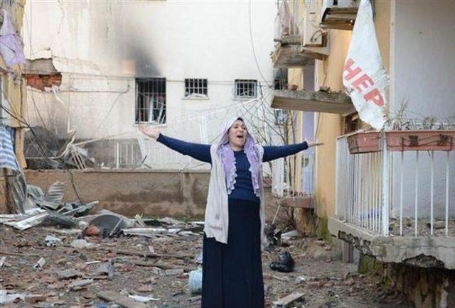 Diyarbakır da eş zamanlı saldırı: 1 şehit, 3 ü bebek 5 ölü 2