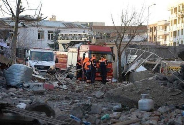 Diyarbakır da eş zamanlı saldırı: 1 şehit, 3 ü bebek 5 ölü 3