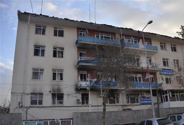 Diyarbakır da eş zamanlı saldırı: 1 şehit, 3 ü bebek 5 ölü 6