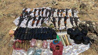 Eren Abluka-35 Operasyonunda terör örgütüne ait mağara ve sığınakta silah ve mühimmat bulundu