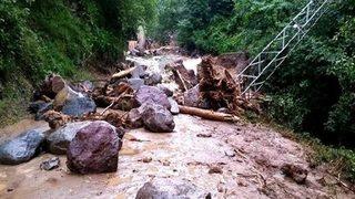 Rize’de şiddetli yağmur köy yollarını ulaşıma kapattı, hasara yol açtı